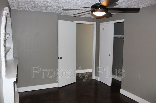 Building Photo - 1228 S McKemy St