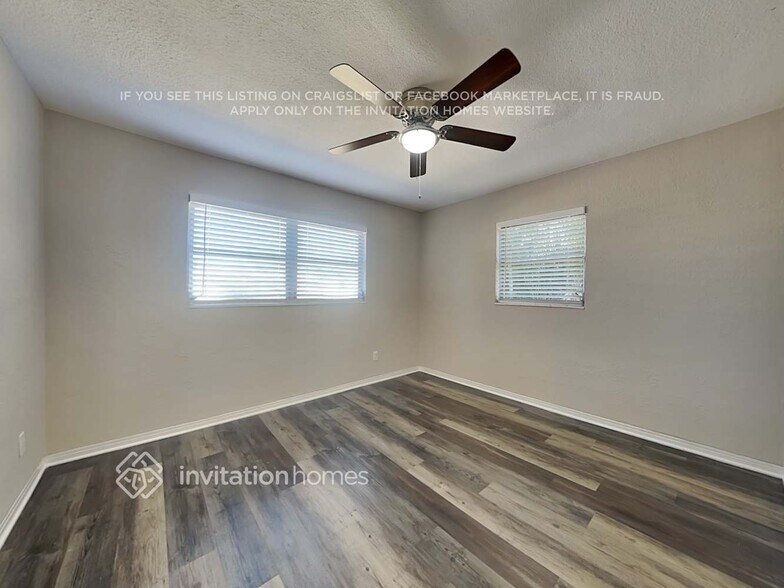 Building Photo - 3944 Porpoise Dr SE