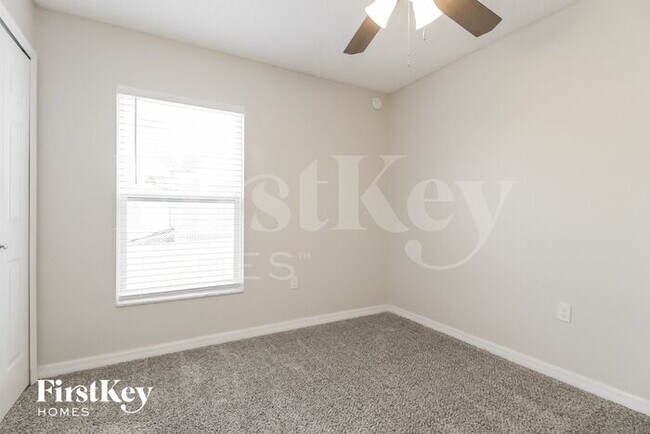 Building Photo - 2800 Fifer Dr