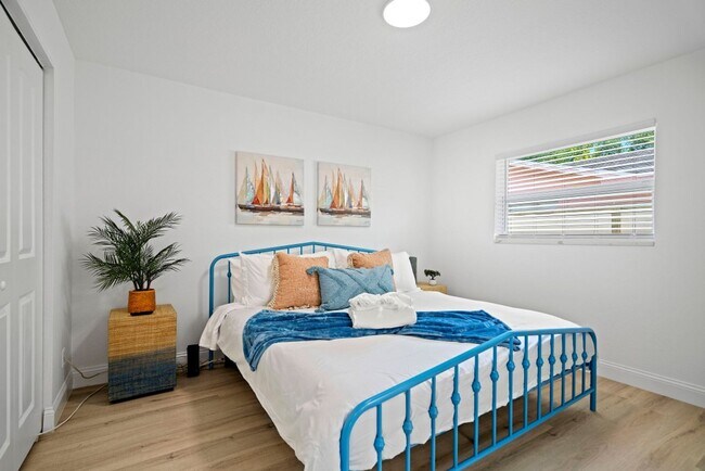 Building Photo - Stylish Tranquil duplex - Near Belleair Beach