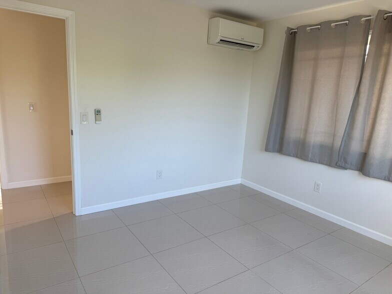 Building Photo - 5846 Kalanianaole Hwy
