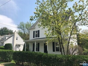 Building Photo - 241 Glen Ave
