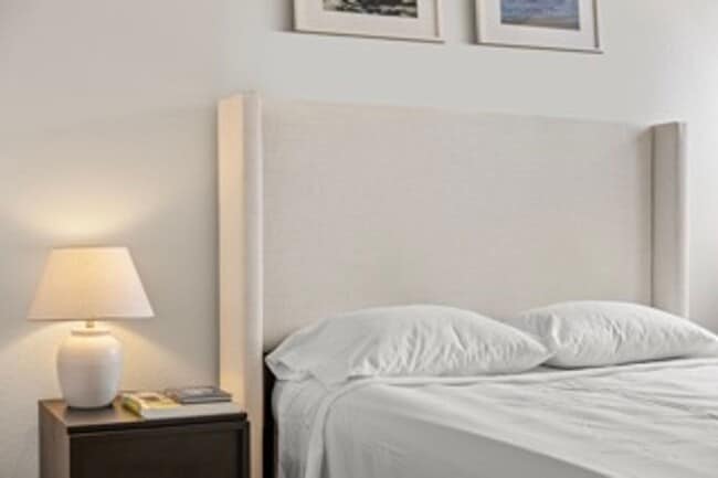 Building Photo - Windward Estates #M102