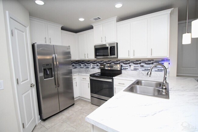 Building Photo - 8626 Walnut Ave