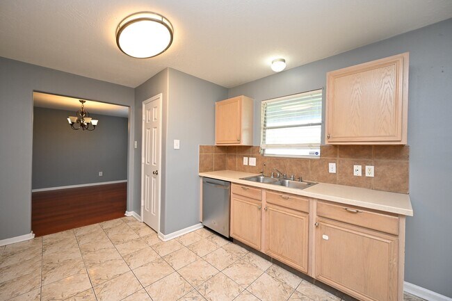 Building Photo - 7006 Biton Dr
