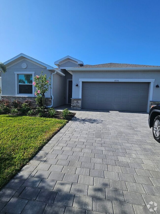 Building Photo - Coco Bay Englewood community