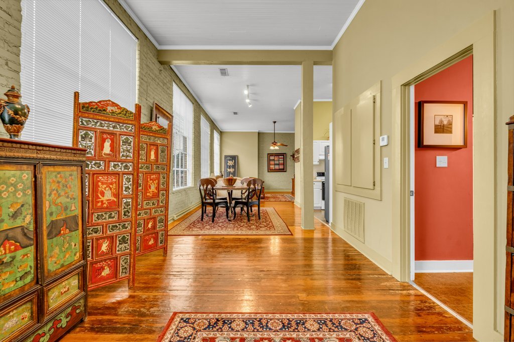 Building Photo - 515 College St