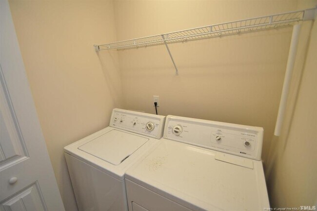 Building Photo - 209 Brier Crossings Loop