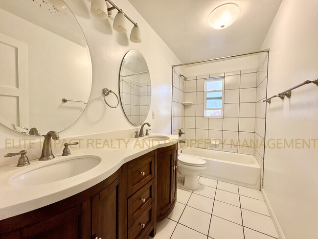 Building Photo - 5621 E Lester St