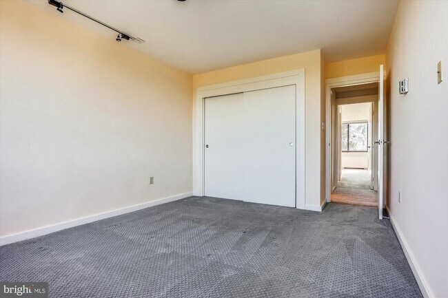 Building Photo - 4390 Lorcom Ln
