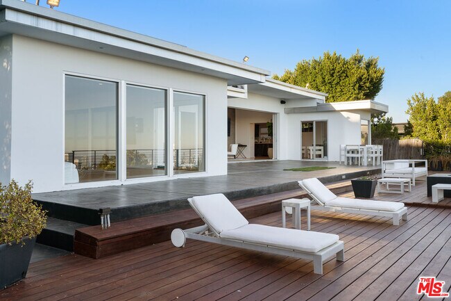 Building Photo - 10134 Angelo View Dr