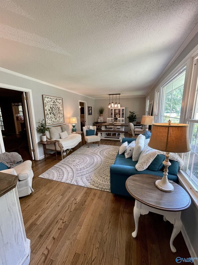 Building Photo - 2105 Hansel Ave SW