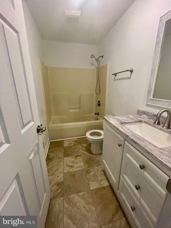 Building Photo - 916 Harwood Rd