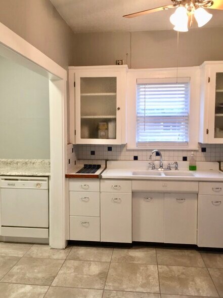 Kitchen - 2812 NW 15th St