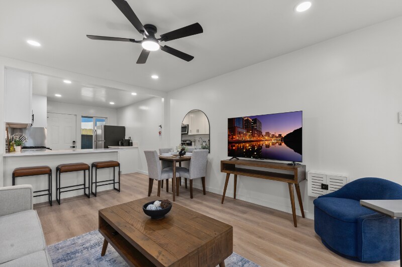 Building Photo - 4442 Clairemont Dr