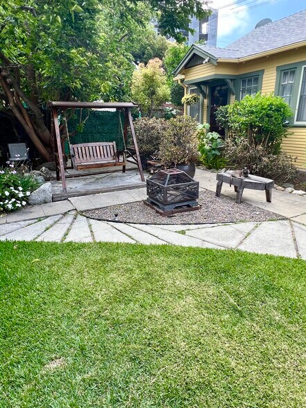 Shared yard - 5714 Virginia Ave