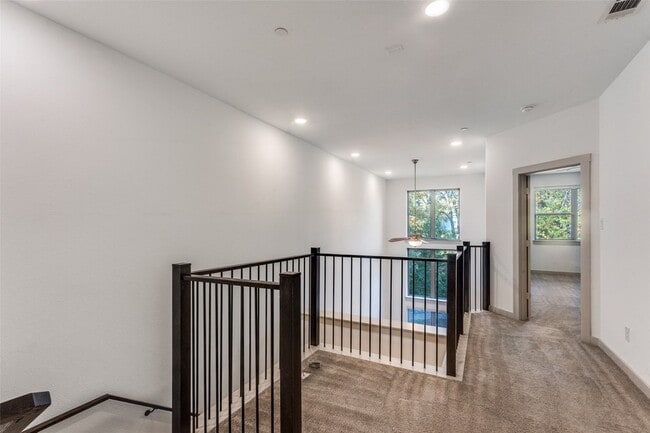 Building Photo - 1423 Lamb Dr