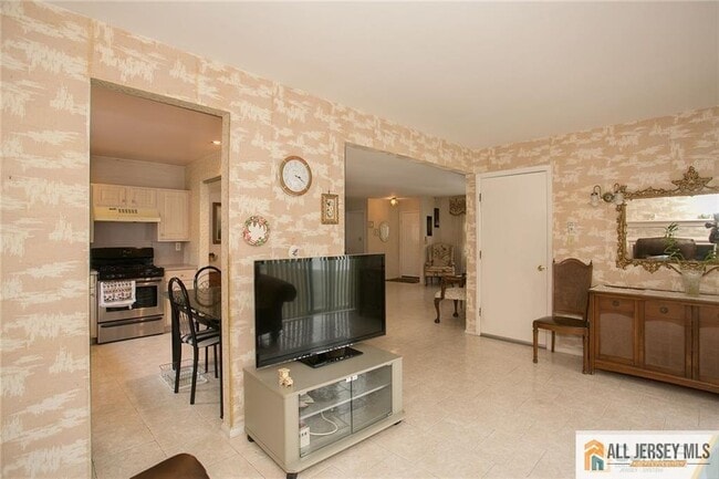 Building Photo - 15 Clemmens Ct