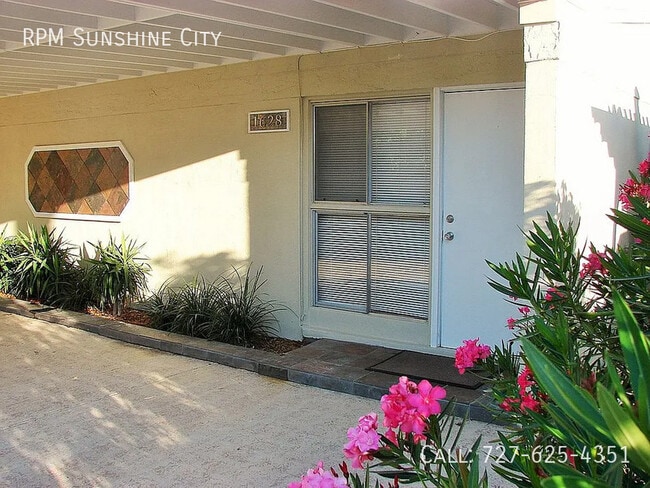 Building Photo - 1628 Pine St