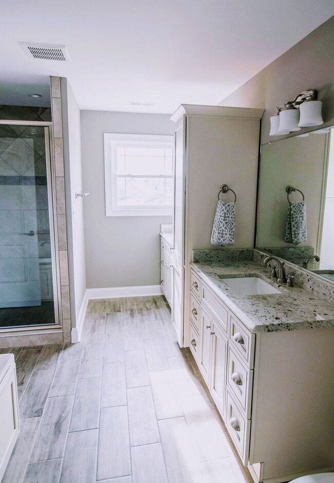 Building Photo - Beautiful 3 Bedroom Townhome in Forest
