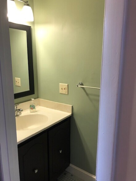 Half bath - 428 Thoreau Rd