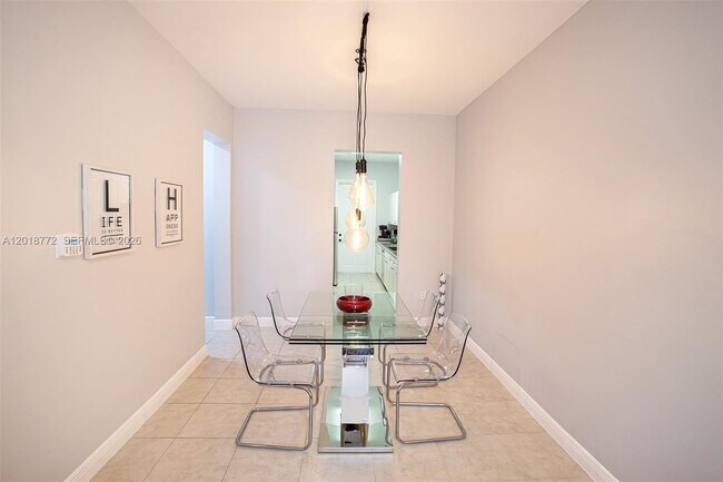 Building Photo - 2412 Venetian Way