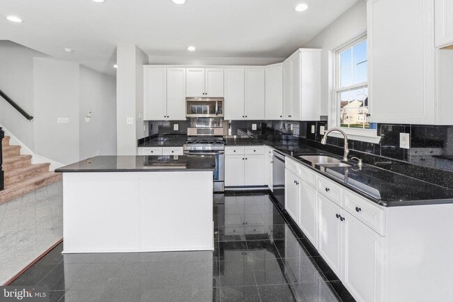 Building Photo - 109 Holly Dr