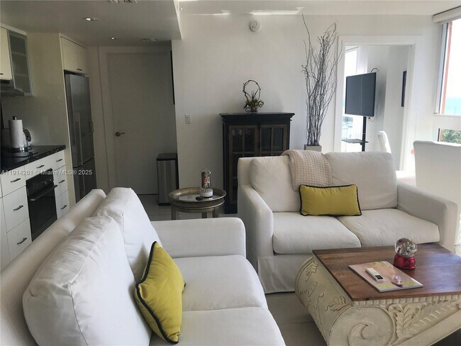 Building Photo - 2951 S Bayshore Dr