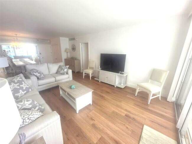 Building Photo - 5151 Collins Ave