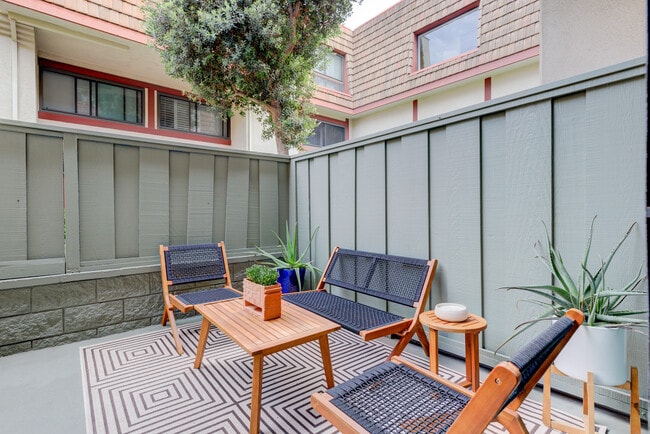 Building Photo - 8828 Pershing Dr