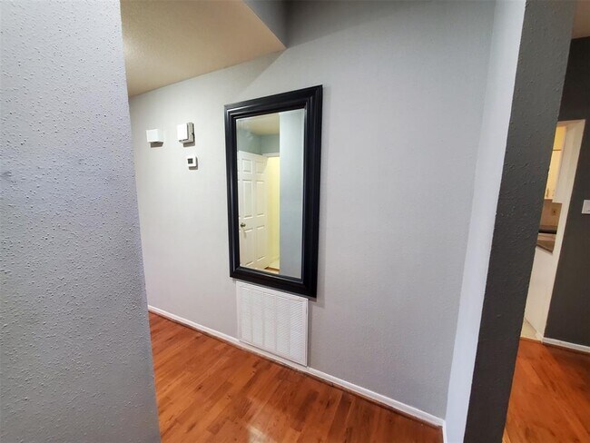 Building Photo - 1818 Augusta Dr