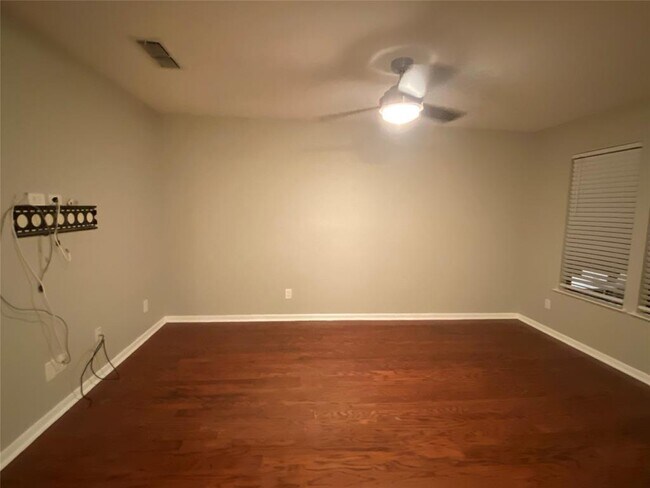 Building Photo - 9000 Currywood Dr