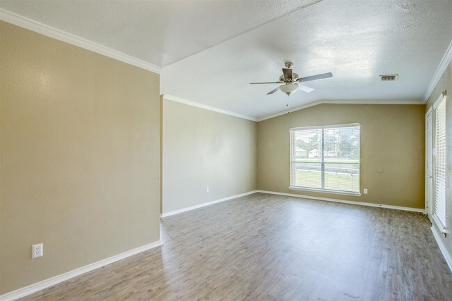 Building Photo - Spring Hill Village Apartments