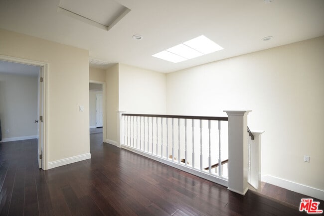Building Photo - 907 Westchester Pl