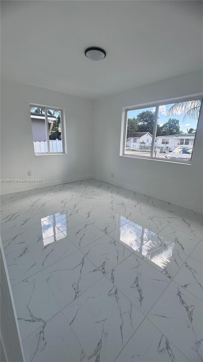 Building Photo - 901 NW 116th St