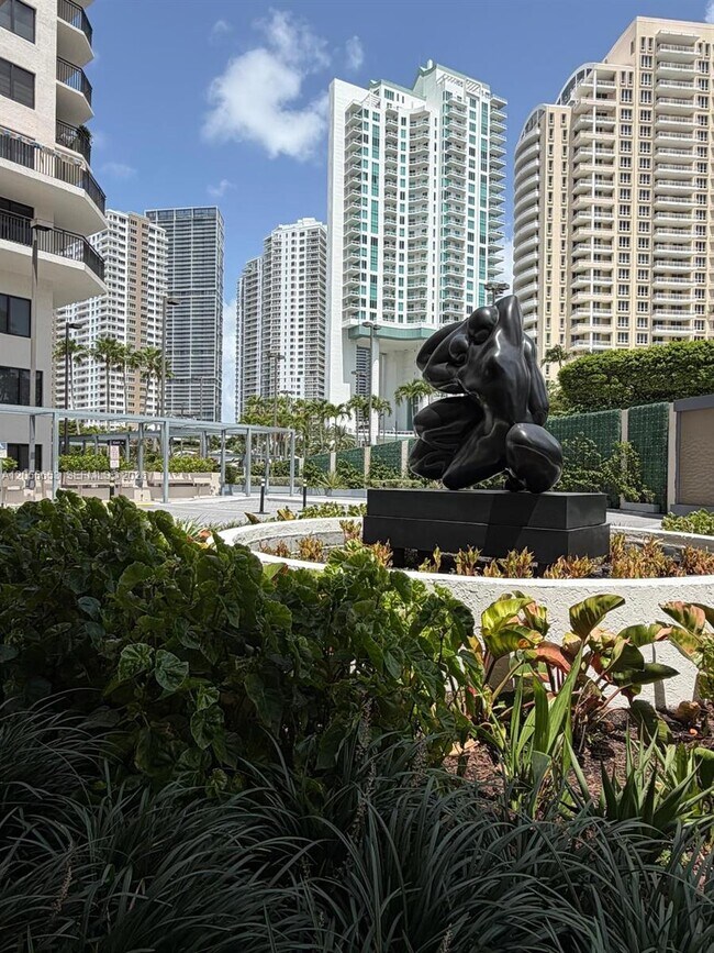 Building Photo - 540 Brickell Key Dr