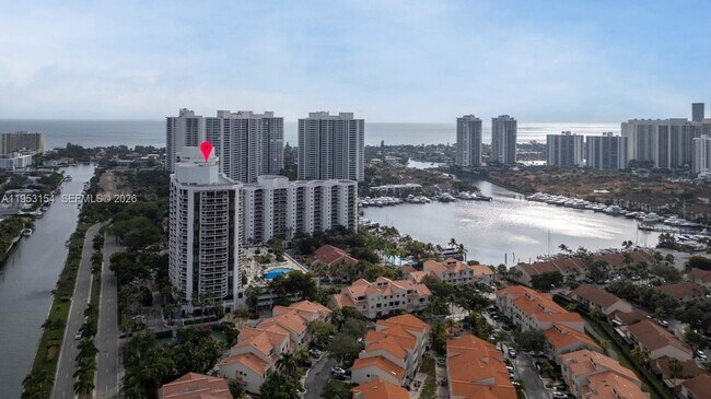 Building Photo - 3598 Yacht Club Dr