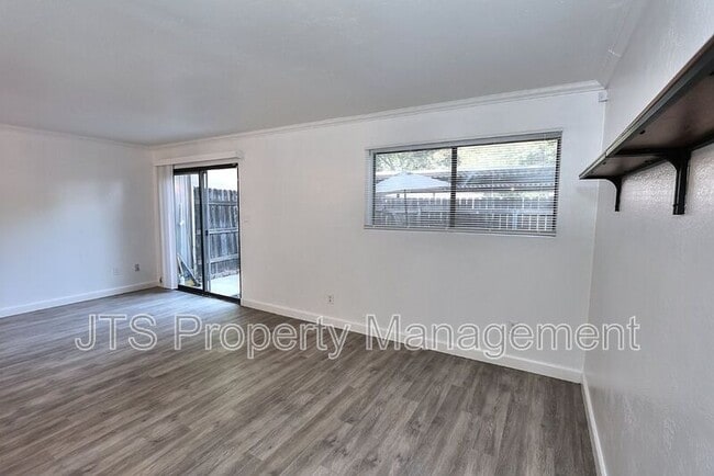 Building Photo - 9 Derow Ct