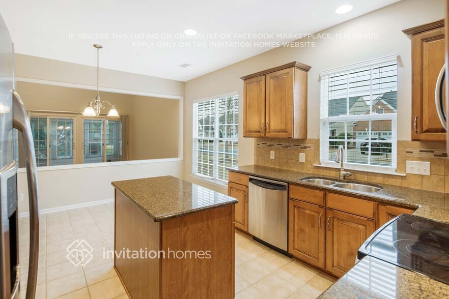 Building Photo - 6204 Woodland Commons Dr