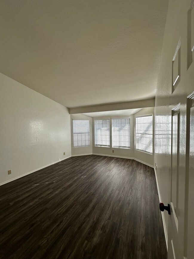 Building Photo - 3bd/2ba House - Bay Ave. (Moreno Valley)