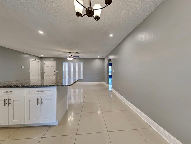 Building Photo - 6099 Colchester Ave