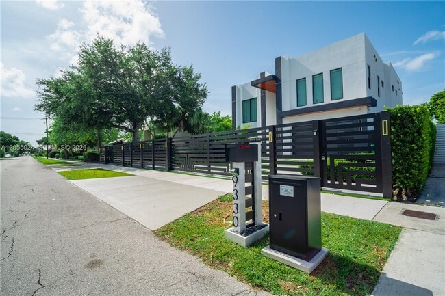 Building Photo - 9330 SW 34th St