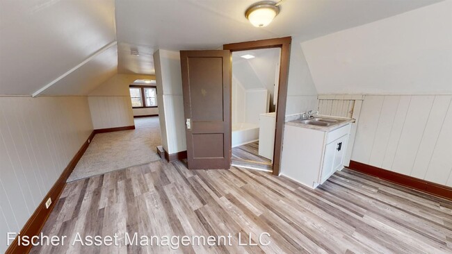 Primary Photo - 1 br, 1 bath Apartment - 3210 West 98th St...