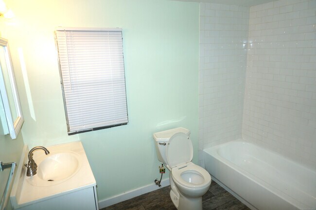 Building Photo - 19 Ferris Ave