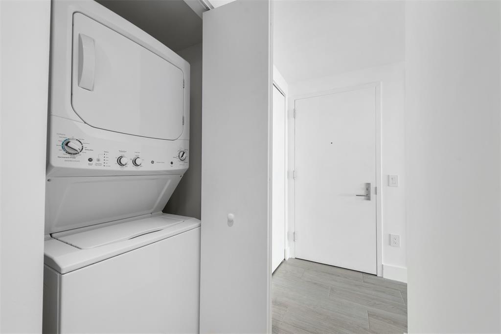 Building Photo - 3131 NE 7th Ave