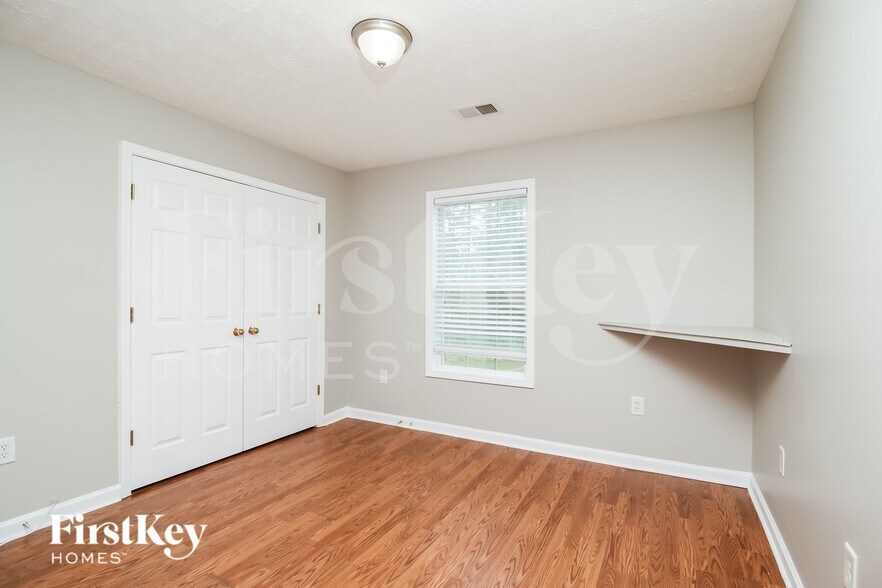 Building Photo - 140 Thrasher Rd