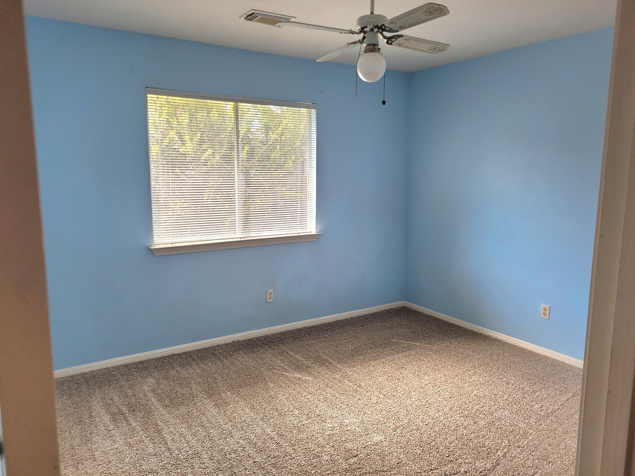 2nd bedroom - 12607 Alderwood Dr