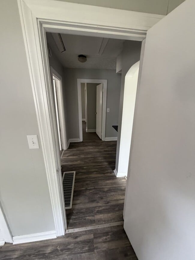 Building Photo - Nice 2BR/1Ba house