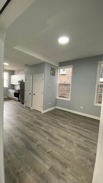 Dining Room - 1621 W Cullerton St