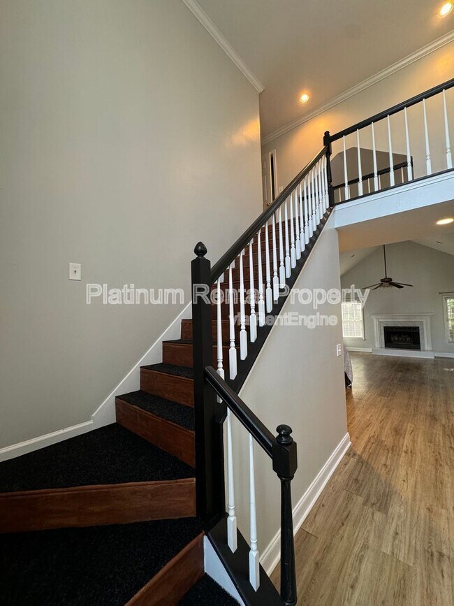 Building Photo - 1702 Stonegate Way SW